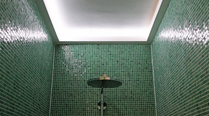 Salle de bain Luxembourg plafond illuminé